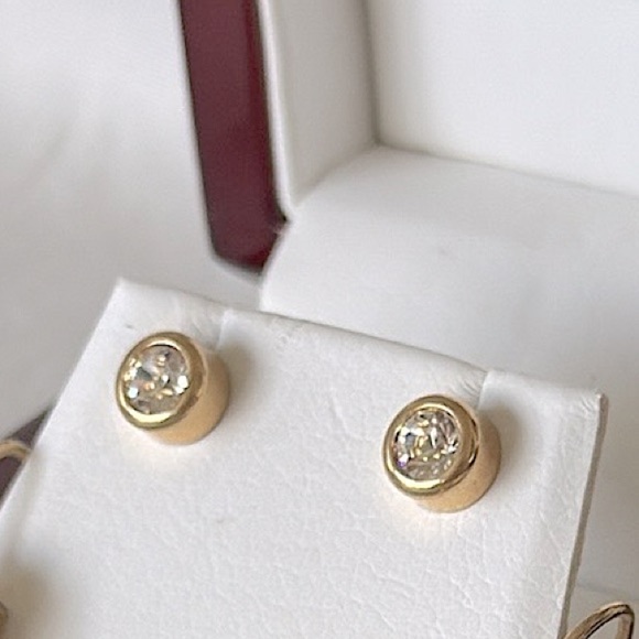 Elegant Bezel Setting CZ Gold Stud Earrings Tiny - Picture 1 of 8